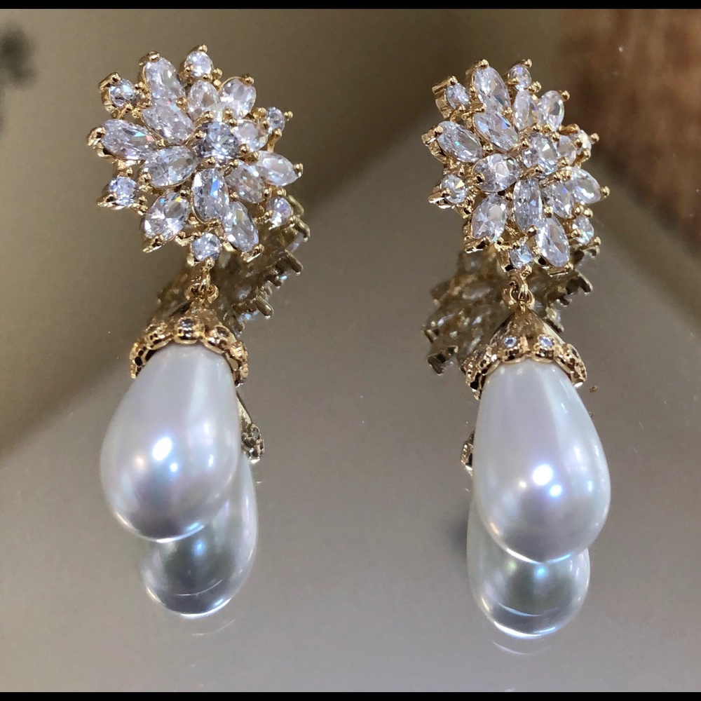 Ti Adora Crystal & Pearl Drop Gold Earrings